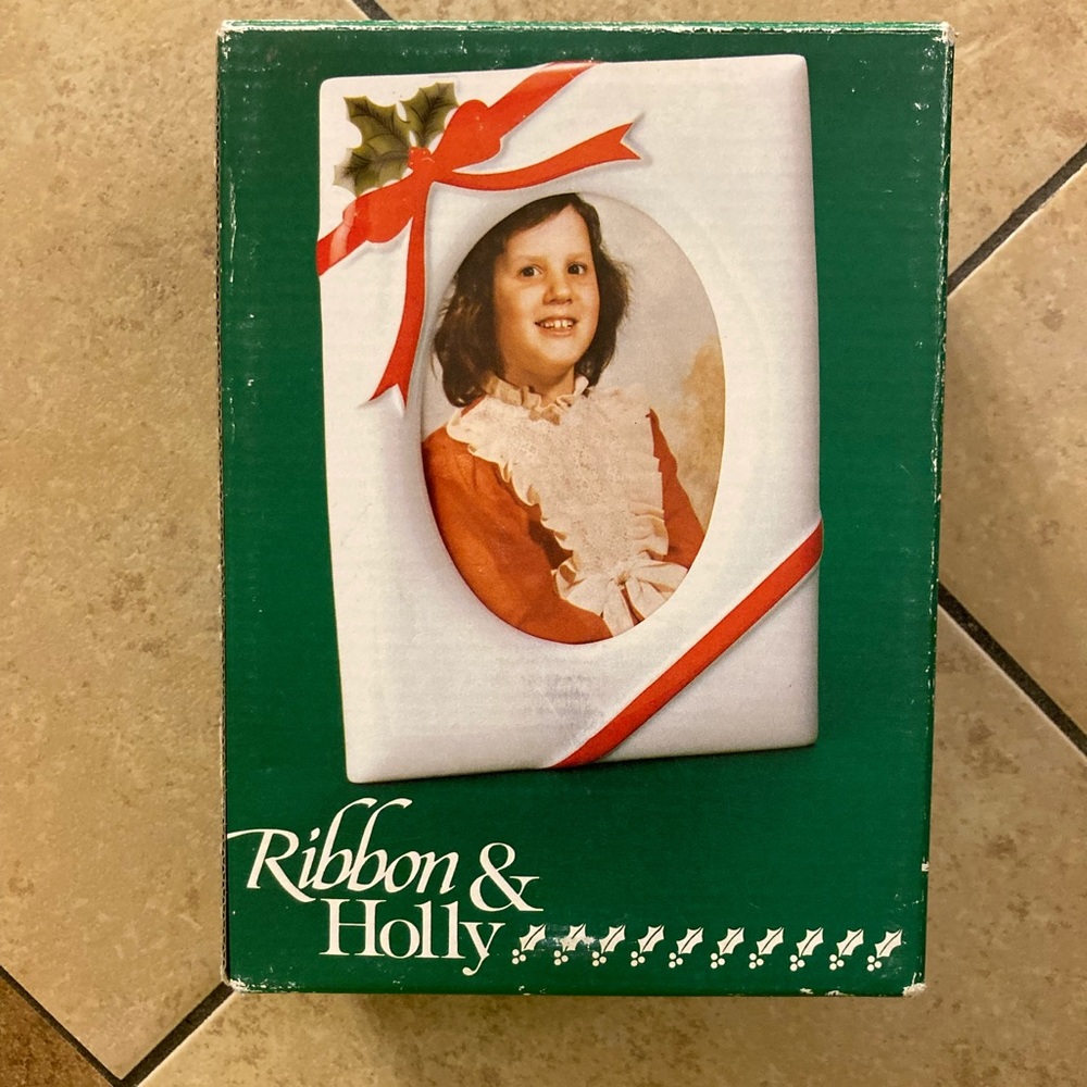 Vintage ribbon & Holly picture frame.
